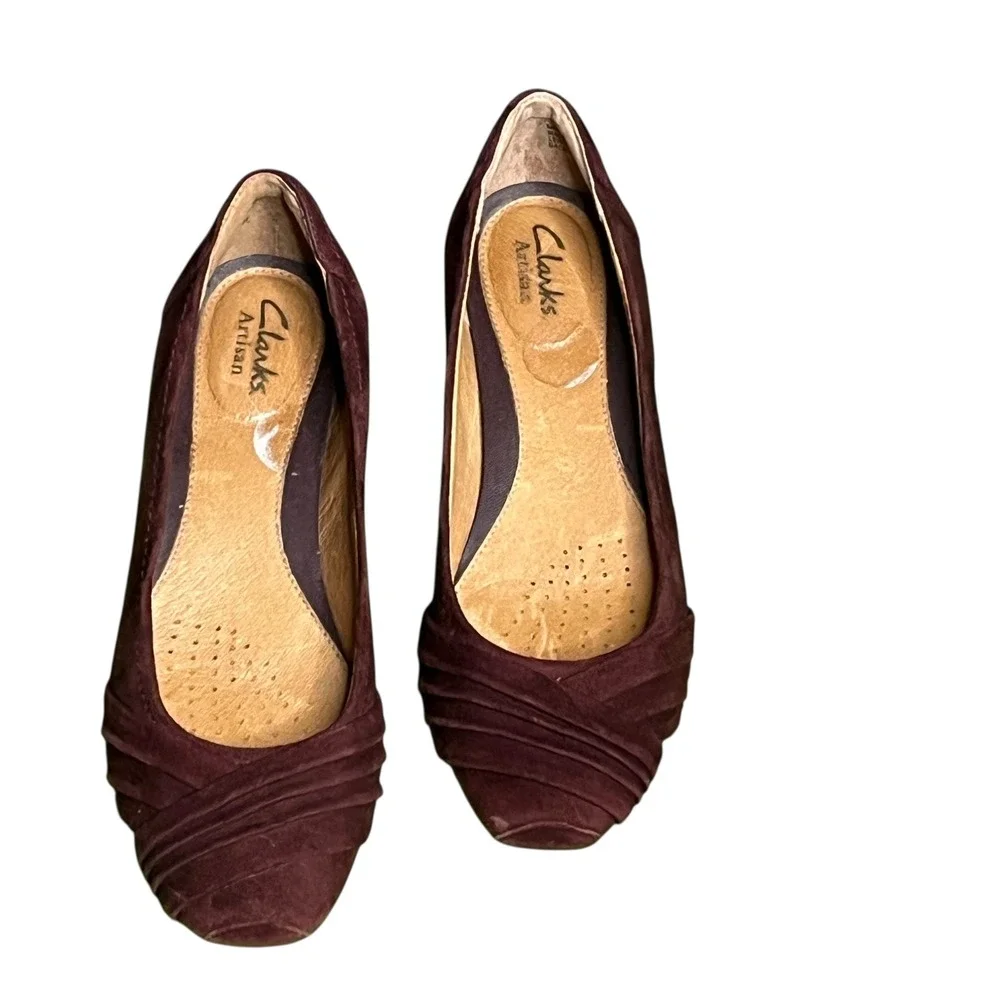Clarks Artisan Burgundy Suede Pleated Ballet Flats Womens Size 6M Comfort Casual